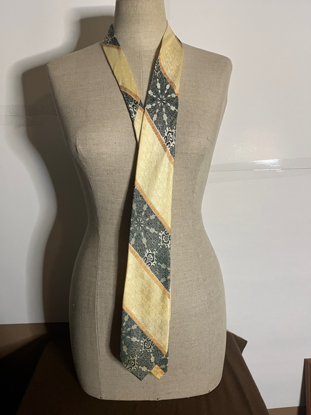😄Acetate 60’s geometric tie textures colouring office work ready statement
